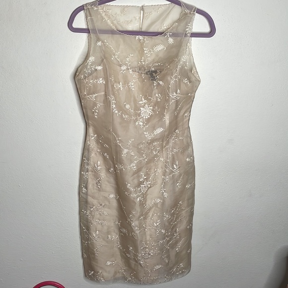 Ann Taylor Dresses & Skirts - Vintage ANN TAYLOR dress, 100% silk embroidery, size 2, elegant and classy